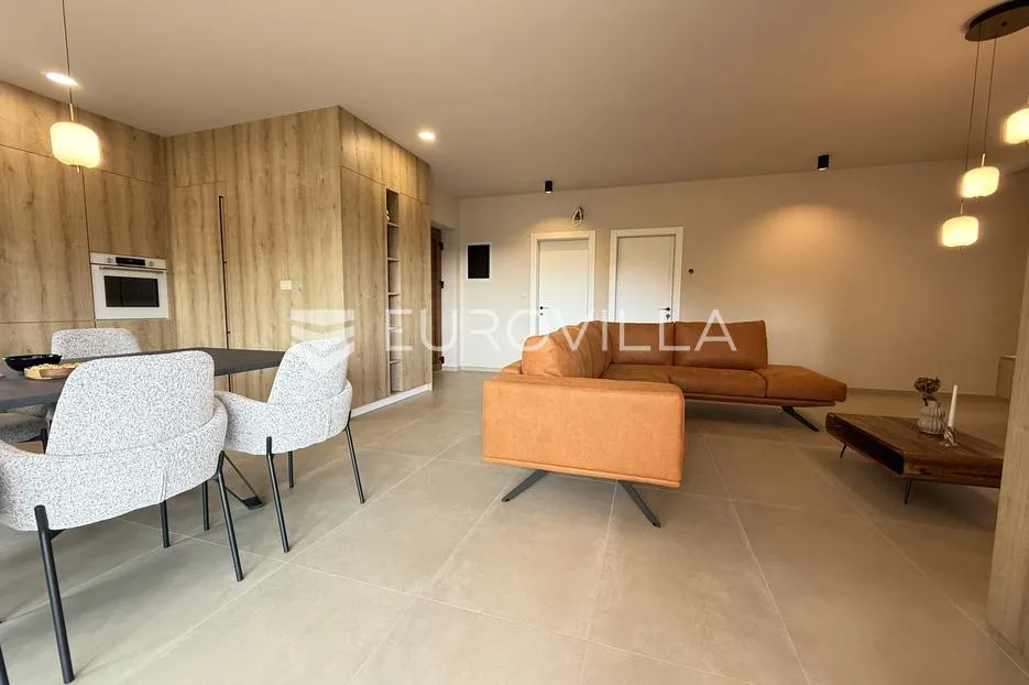 istra, barban, luksuzna vila 180 m² s bazenom i jacuzzijem na mirnoj lokaciji - slika 3