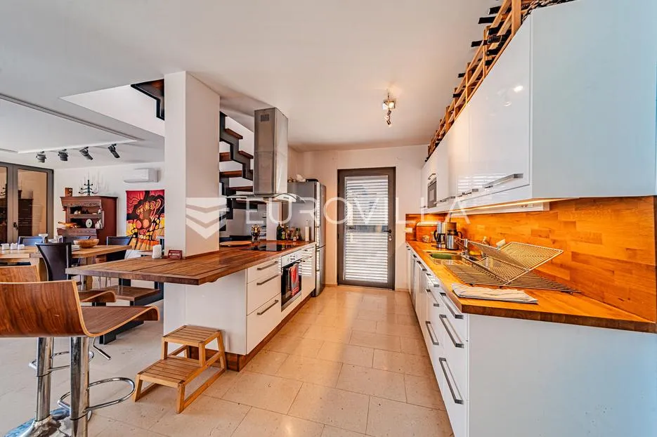 otok korčula, vela luka, villa prvi red uz more - slika 25