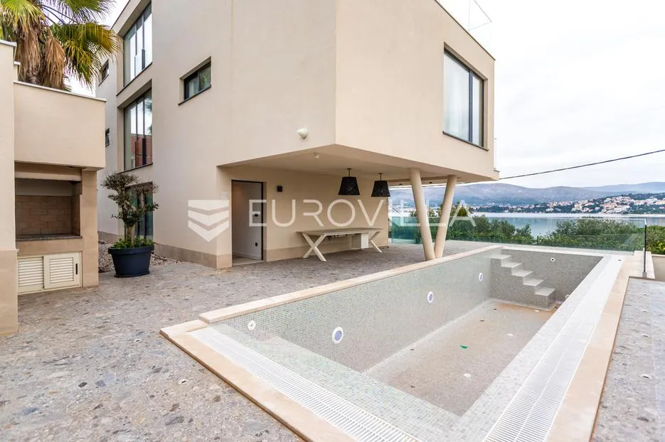 okrug gornji, moderno uređena vila blizu plaže - slika 35