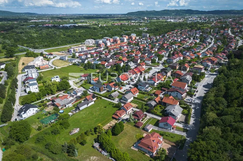 samobor, perivoj, obiteljska vila netto površine 323 m² na zemljištu 2.087 m² - slika 45