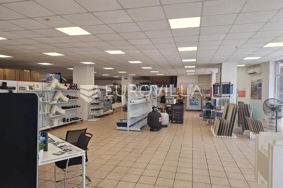 istra, pula, poslovni prostor 531,81 m² s parkingom na frekventnoj lokacij - slika 1