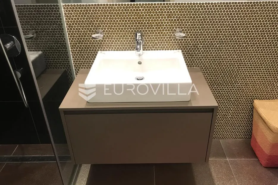 istra, rovinj, luksuzni penthouse nkp 186m2 na super lokaciji s dva garažna mjesta - slika 13