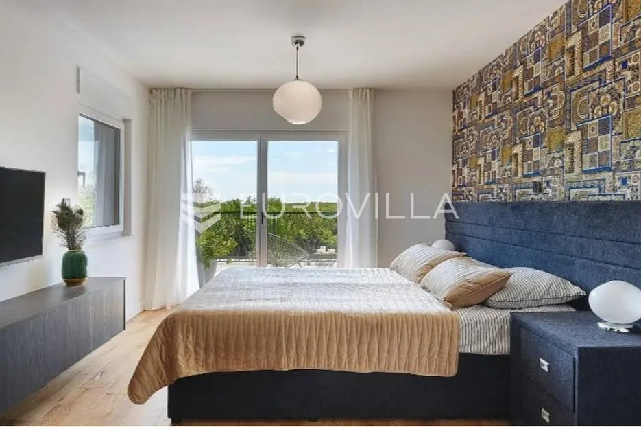 istra, krnica, prekrasna moderna vila od 135 m² na velikoj uređenoj okućnici - slika 22