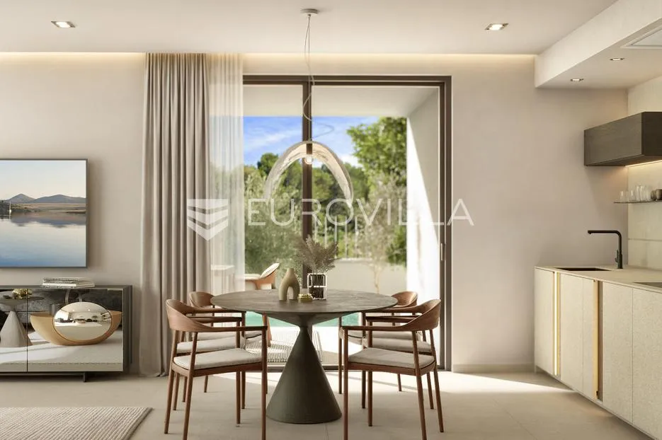 istra, rovinj, luksuzni trosobni stan u prizemlju 128,22 m² s vrtom 254 m² i bazenom - slika 2