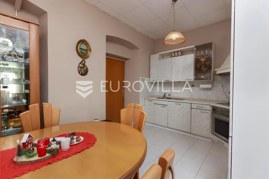 rijeka, zamet, dva uređena stana površine 95 m² s vrtom - slika 7