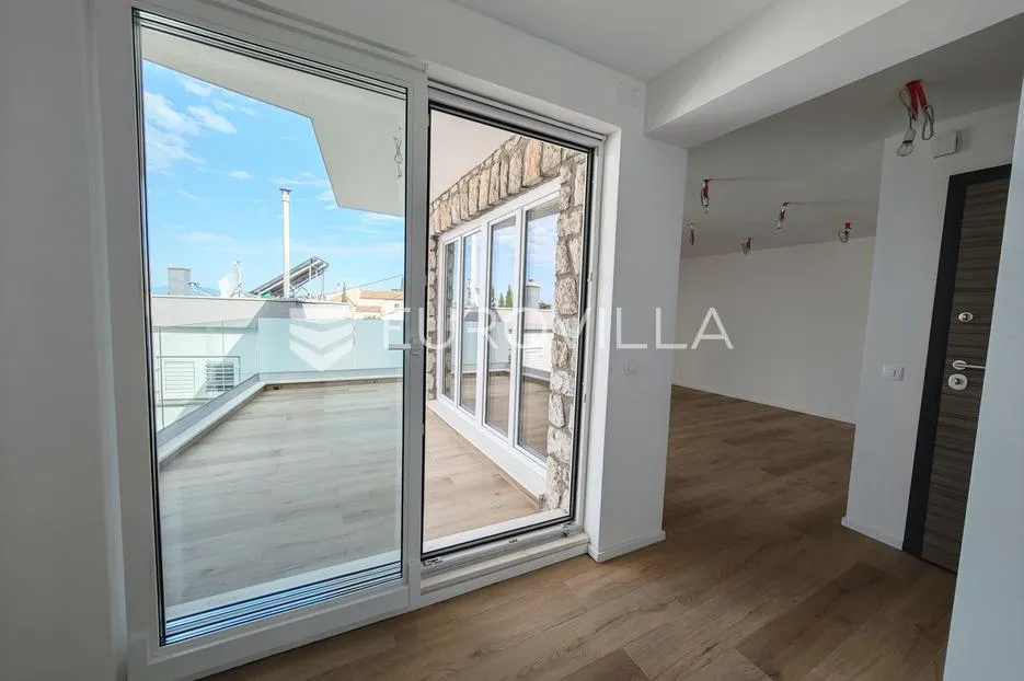 crikvenica, luksuzan trosoban stan 114 m² s garažom, 150m od mora - slika 3