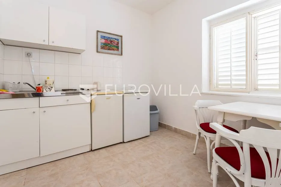 drvenik, makarska rivijera, više apartmanska kuća prvi red do mora - slika 21