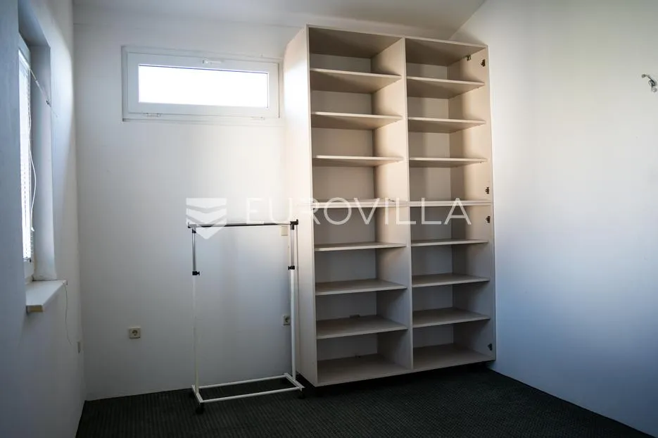županja, prostrana obiteljska kuća površine 180 m² na parceli od 788 m² u mirnoj ulici - slika 10
