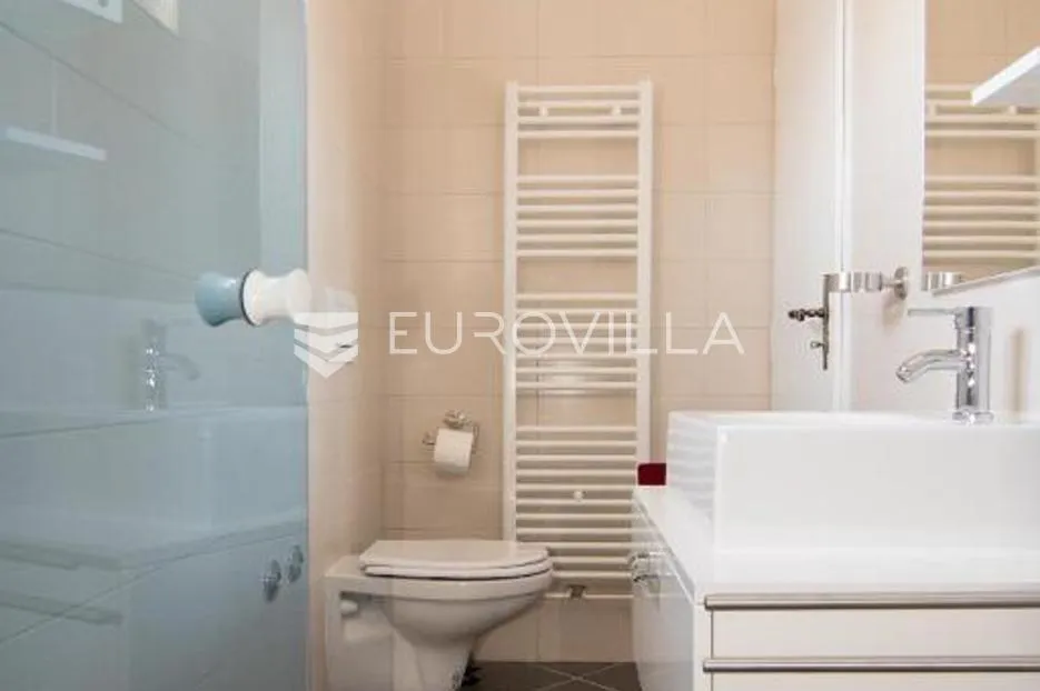 brač, supetar, samostojeća kuća s četiri stambene jedinice - slika 16