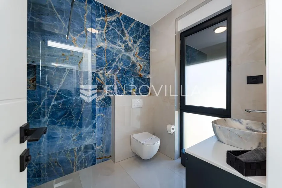 zadar, vrsi, predivna samostojeća novoizgrađena vila/kuća s bazenom - slika 31