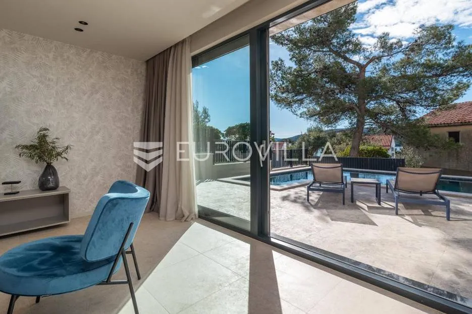 trogir okolica, moderna vila s bazenom blizu mora - slika 13