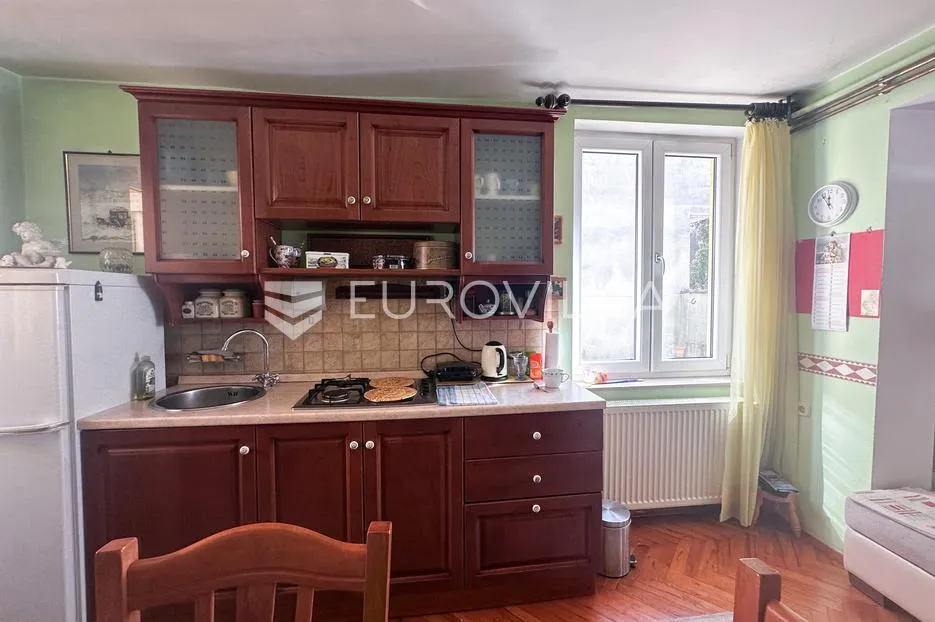 vinkovci, centar, 249.54 m² kuća na 3 etaže pomoćna zgrada te garaža - slika 14