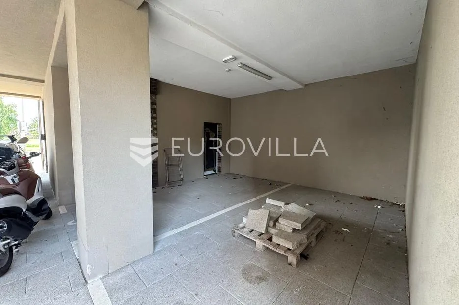 zagreb ilica atraktivan poslovni prostor, ulični lokal 215 m² terasa 95 m² 6 parkirnih mjesta - slika 24