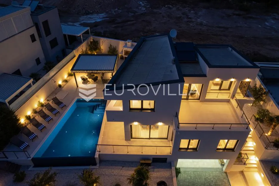 split-podstrana, luksuzna vila s bazen, garažom i panoramskim pogledom na more - slika 3