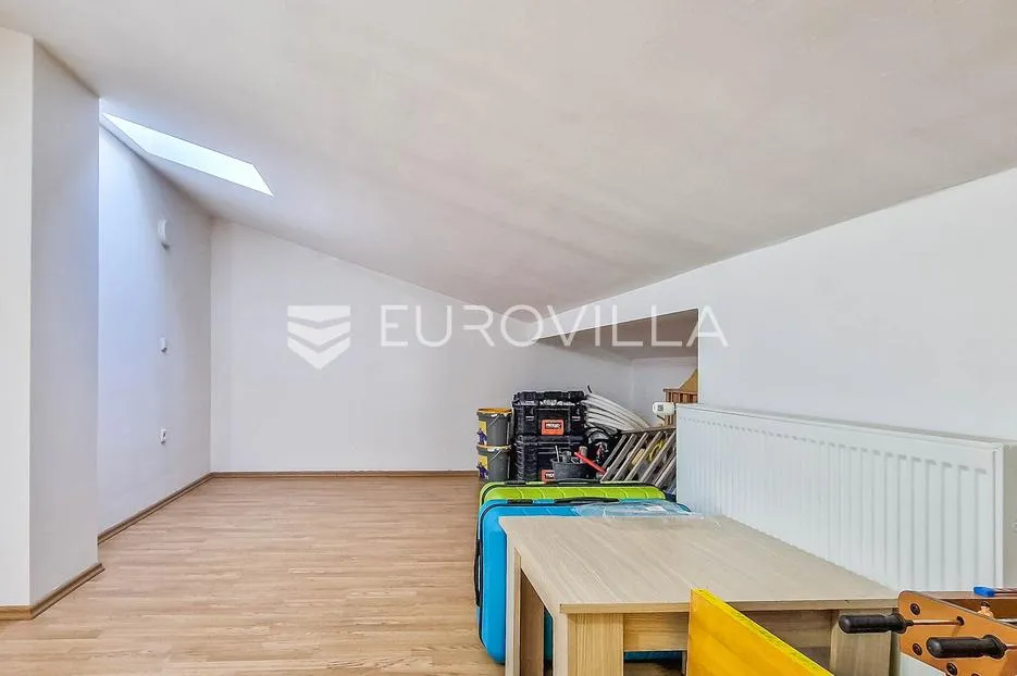 istra, novigrad, stan 90 m² sa mansardom i dvije spavaće sobe - slika 5