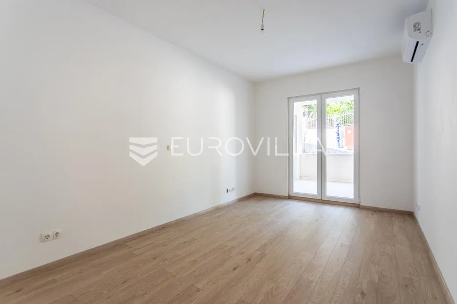 čiovo, trosoban stan na prvoj etaži, prvi red do mora - slika 9