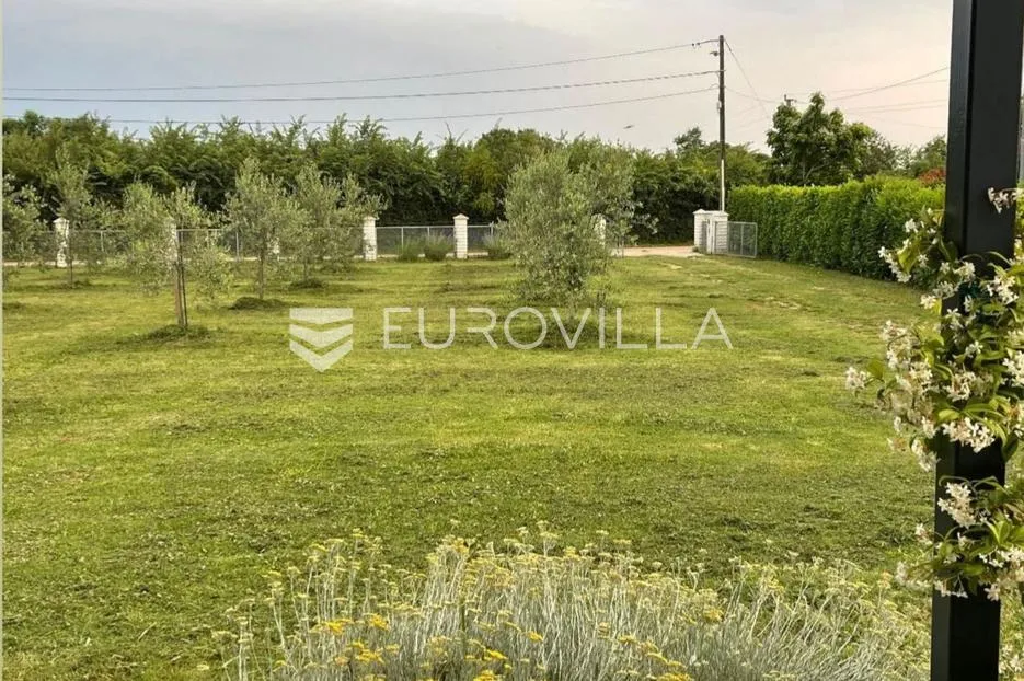 marčana, loborika, kuća s velikom okućnicom i garažom - slika 11