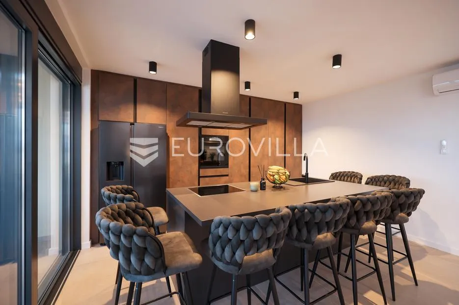 zadar, maslenica, luksuzna vila s bazenom i neometanim pogledom na more 254 m² - slika 10