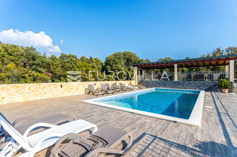 vinišće, kuća s s bazenom i 6 apartmana uz zemljište 1.000 m2 - slika 7