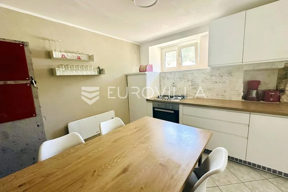 prvić luka, djelomično renovirana kamena kuća, prvi red do mora, 298 m² - slika 13