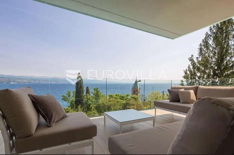 Opatija, Punta Kolova, luksuzan stan s bazenom 120 m²