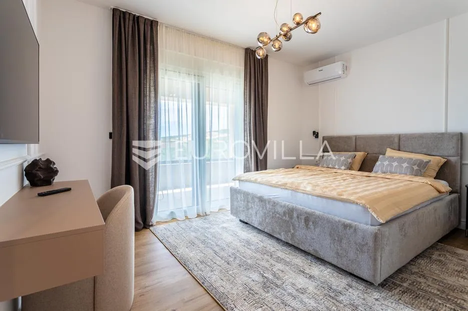trogir, plano, moderna dizajnerska vila s bazenom - slika 16