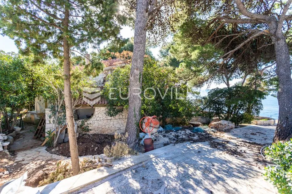 brač, sumartin, prekrasna kuća, prvi red do mora površine 95m2, na zemljištu površine 1388 m2 - slika 16