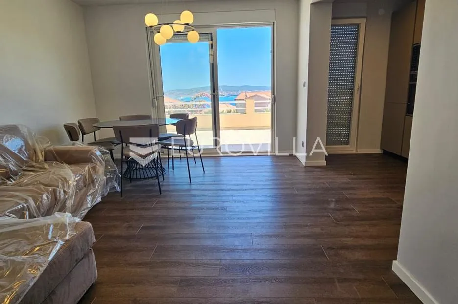 trogir, seget renovirana kuća s tri novouređena stana od 250 m², s gražom i parkingom - slika 13