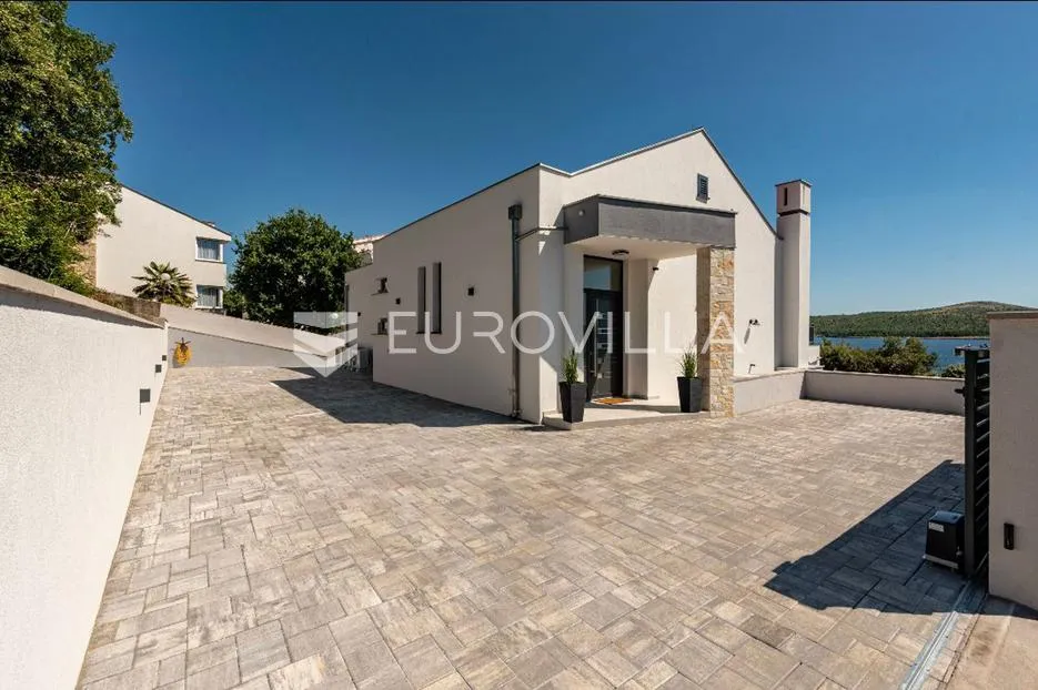 posedarje, moderna i elegantna vila prvi red uz more - slika 10