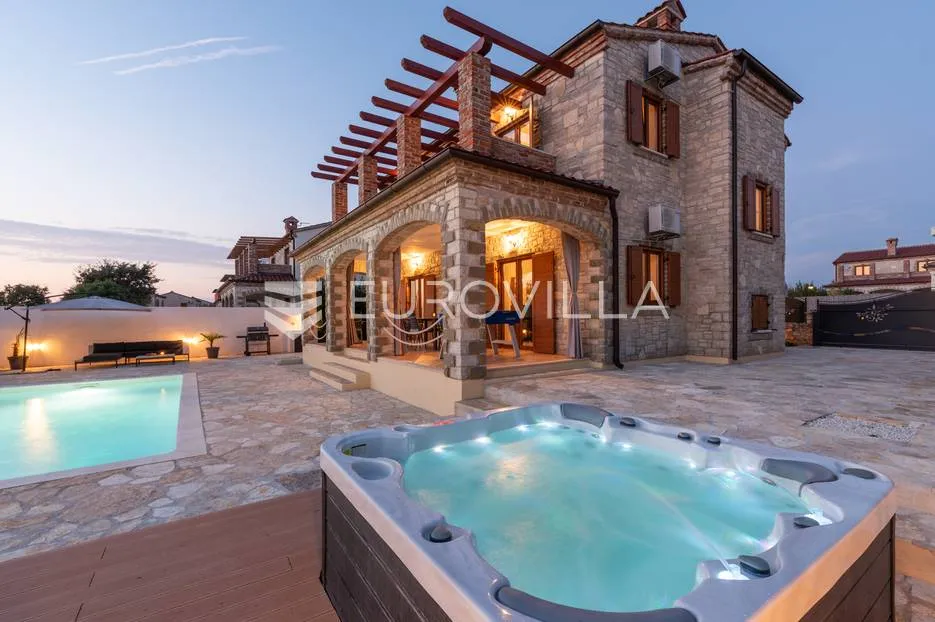 Istra, Svetvinčenat, prekrasna kamena katnica s bazenom 32 m² i jacuzzijem, 155 m² - Čabrunići, Svetvinčenat