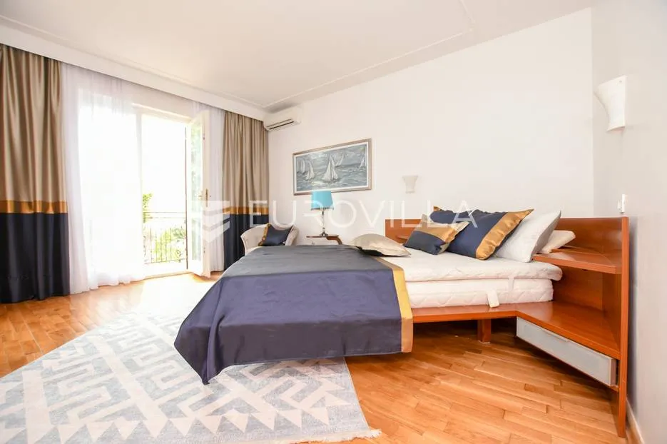 istra, umag, prekrasna kuća s bazenom prvi red do mora 430 m² - slika 35