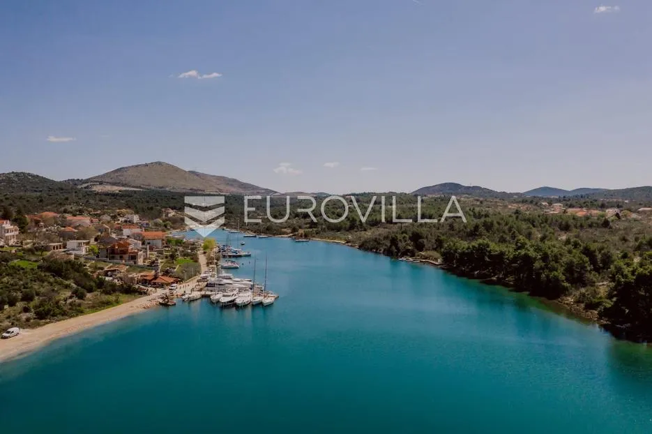 Šibenik, Bilice, veliko građevinsko zemljište, 6653 m² - Stubalj, Bilice