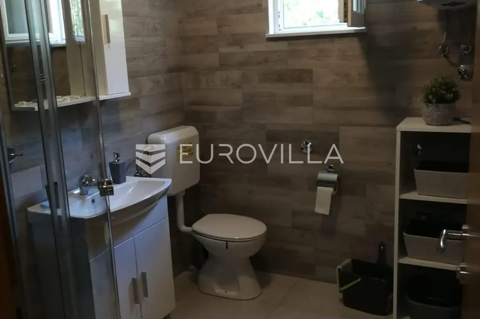 starigrad, tribanj, prostrana kuća s pogledom na more i šest apartmana - slika 38