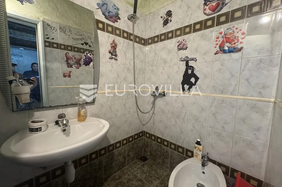 istra, gržani, kuća u nizu, štala s pogledom na butonigu, zemljište - slika 10
