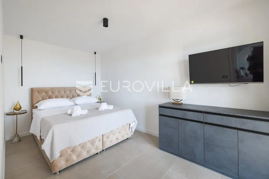 zadar, maslenica, luksuzna vila s bazenom i neometanim pogledom na more 254 m² - slika 29