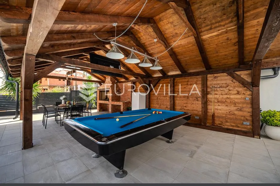 čiovo, okrug, vila sa šest apartmanski jedinica i bazenom - slika 5