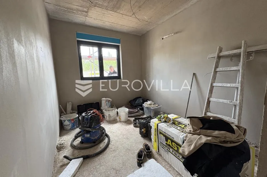 vodice, prekrasan stan s krovnom terasom i bazenom, 143,49 m² - slika 7