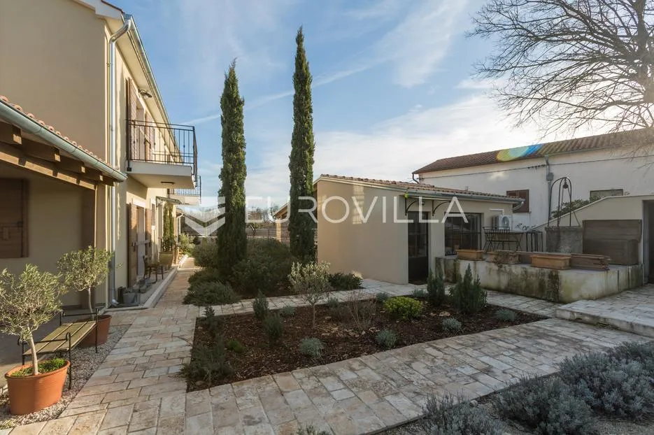 istra, peresiji, jedinstvena samostojeća kuća 200m2 s bazenom - slika 9