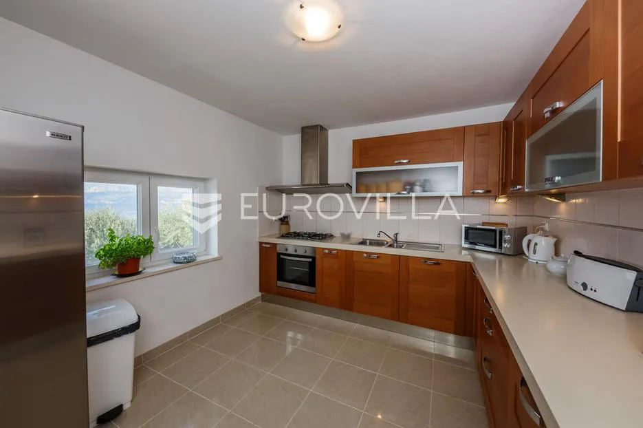 brač, splitska, vila s bazenom prvi red uz more, 180 m² - slika 10