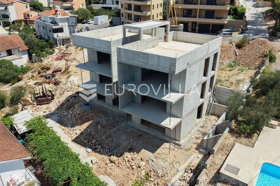 trogir, čiovo, trosoban stan s privatnim bazenom i dva parkirna mjesta - slika 16