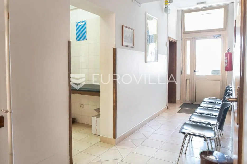 đakovo, ordinacija 53 m² u centru grada, potpuno opremljena - slika 3