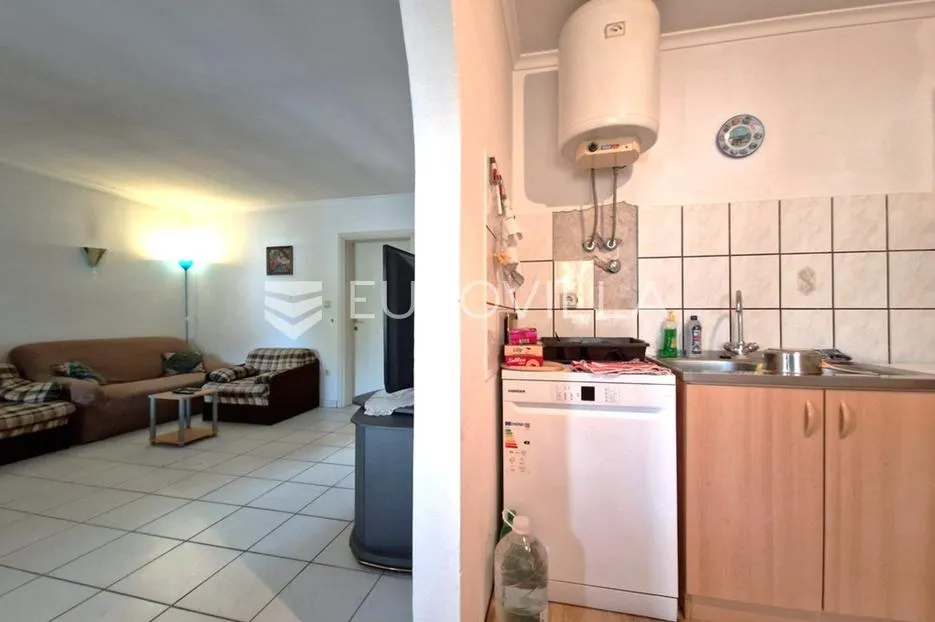 vir, samostojeća kuća, 130 m od plaže s dva odvojena apartmana - slika 13