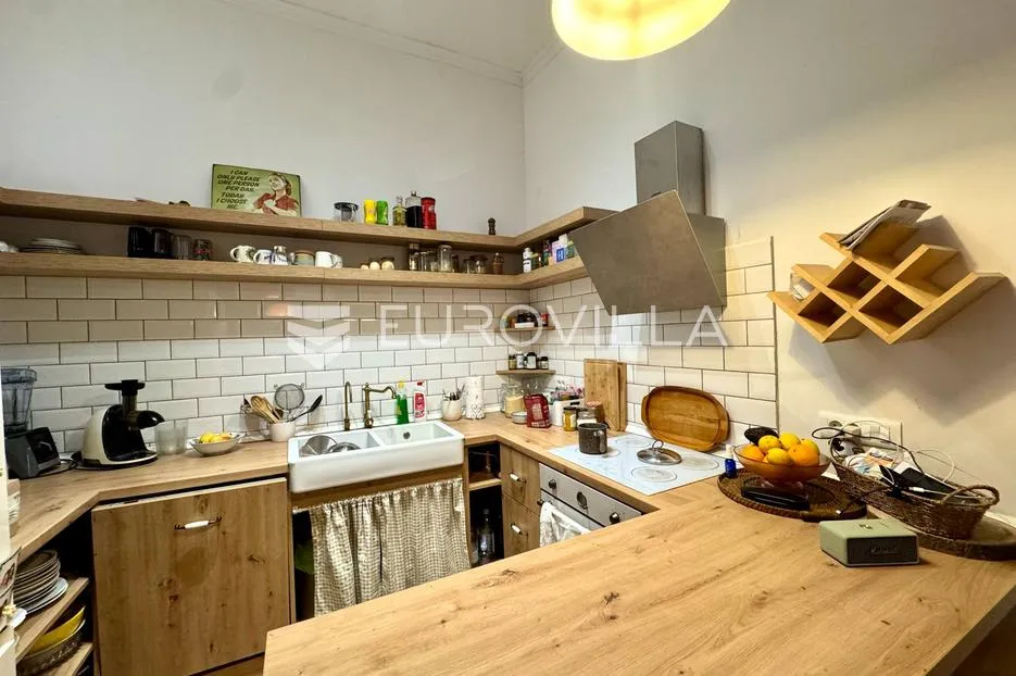 istra, pula, predivan renovirani austrougarski stan na traženoj lokaciji - slika 9