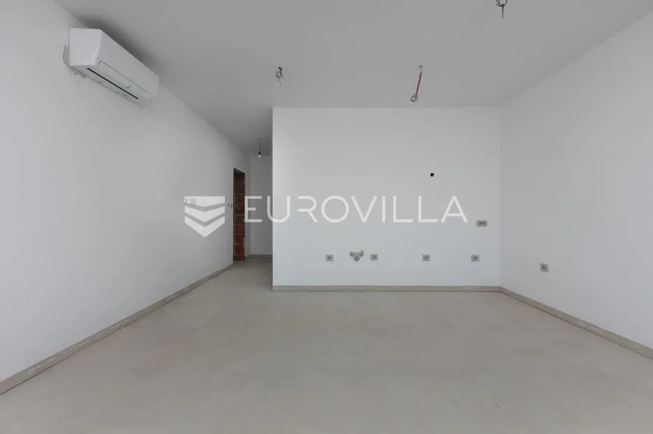 otok krk, vrbnik, moderan stan s pogledom na more, dodatnim studio prostorom i okućnicom - slika 4