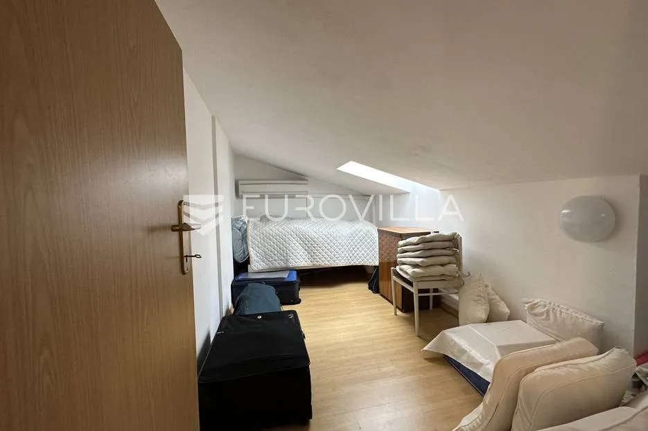 štinjan, prekrasna kuća u nizu s vrtom i pogledom more 300 m² - slika 53