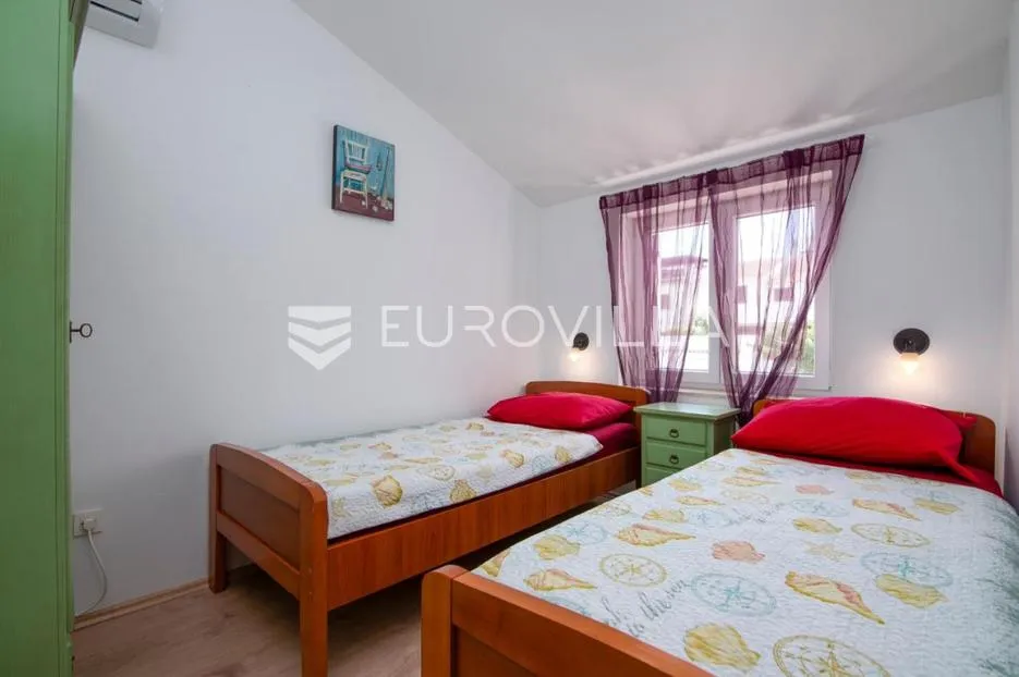 banjole, prekrasna uređena kuća nkp 350 m2 na velikoj okućnici od 3300 m2 - slika 35