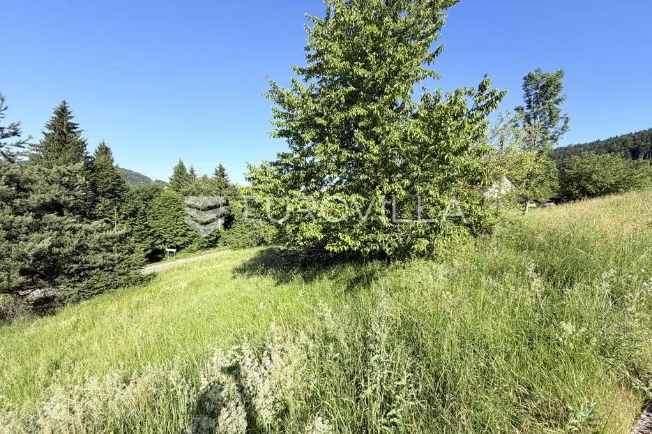 Ravna Gora, Stara Sušica, građevinsko zemljište 1309 m² s direktnim pristupom cesti - Stara Sušica, Ravna Gora