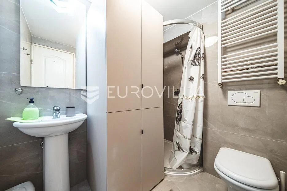 zagreb, centar, draškovićeva, dvoetažan trosoban stan površine 85 m² strogi centar grada - slika 11