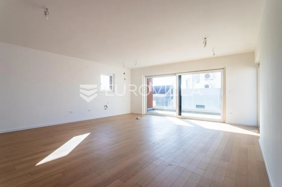vodice, novogradnja, prostran stan u centru mjesta, 119,95 m² - slika 3