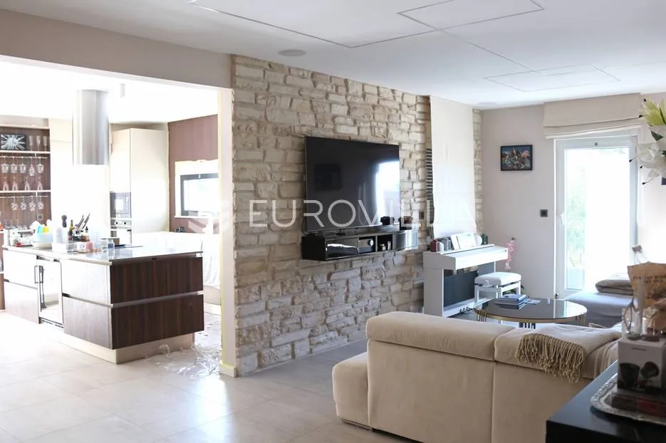 šibenik, vila s bazenom, saunom i vrtom dostupna od kolovoza - slika 23